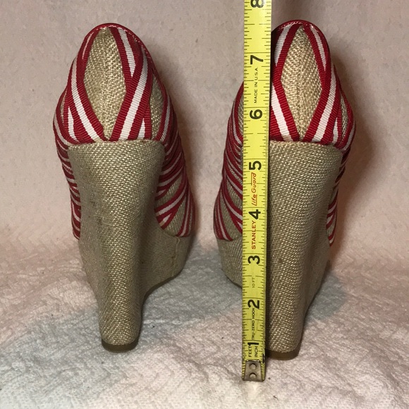 Red and white stripe platform w/ tan fabric heels - Picture 5 of 8